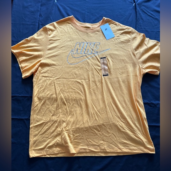Nike NSW Club Plus Tee - Picture 1 of 3